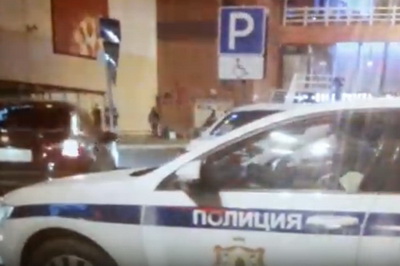 Полицейские в Рязани устроили погоню за иномаркой на парковке ТРЦ «Премьер»